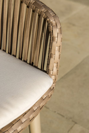 Skyline Design - Valetti - 4 Seat Outdoor Dining Set with Large Round Tivoli Bistro Table